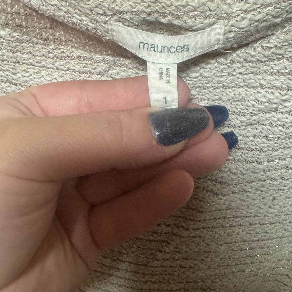 Sweater - Picture 4 of 6